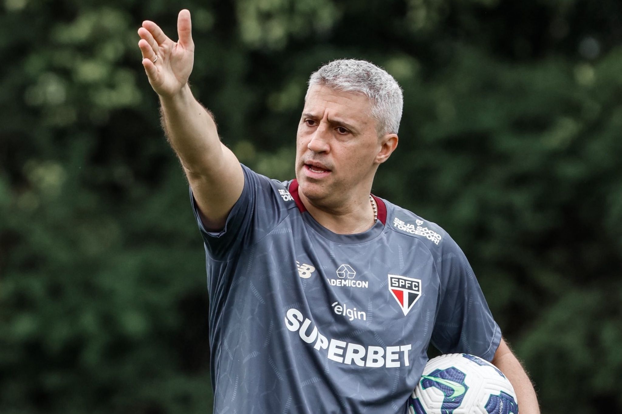 A declaração de Crespo direcionada a torcida do São Paulo após classificação na Libertadores