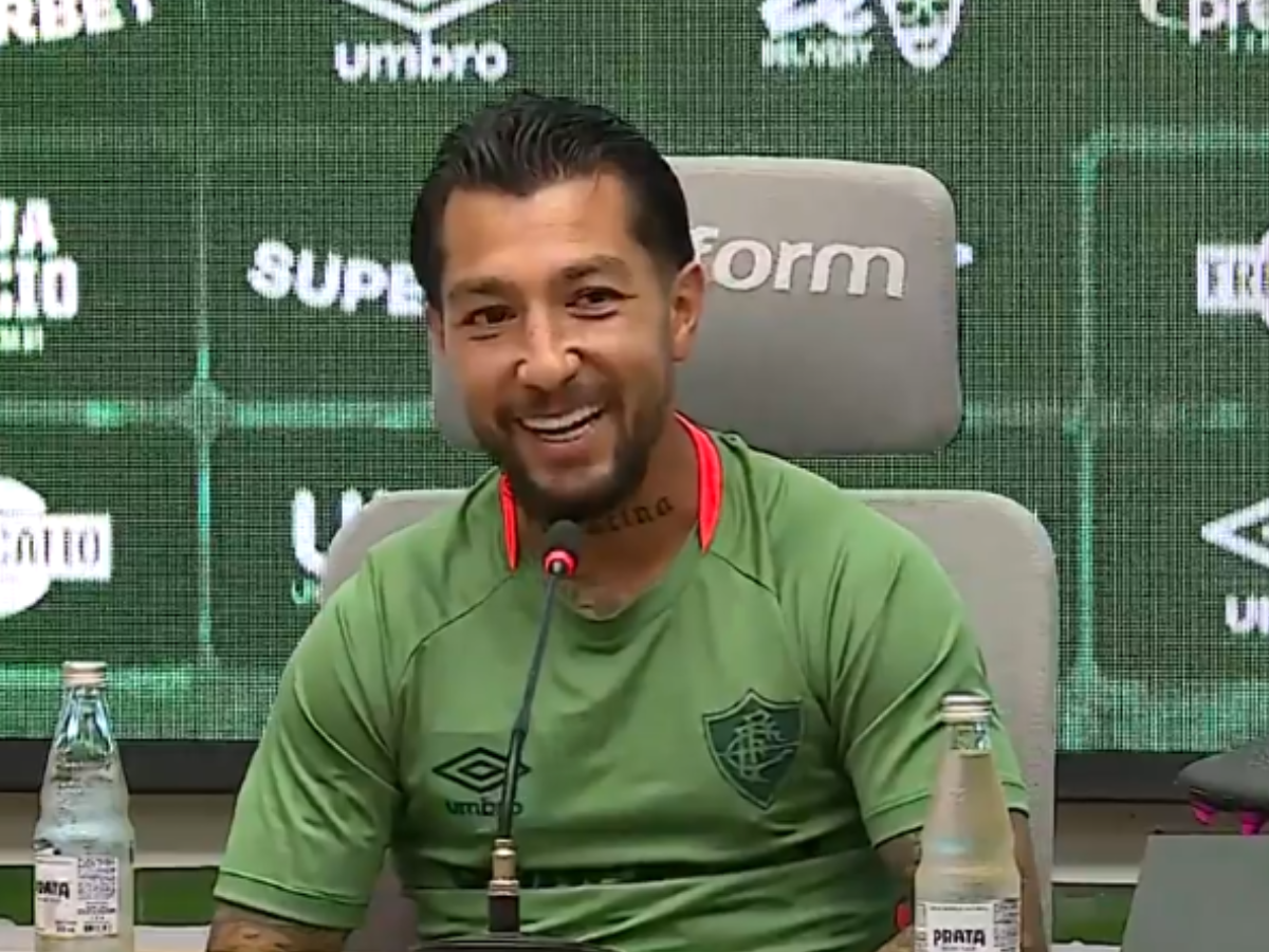 Acosta, do Fluminense, brinca com altura: “Mais alto que o Soteldo…”