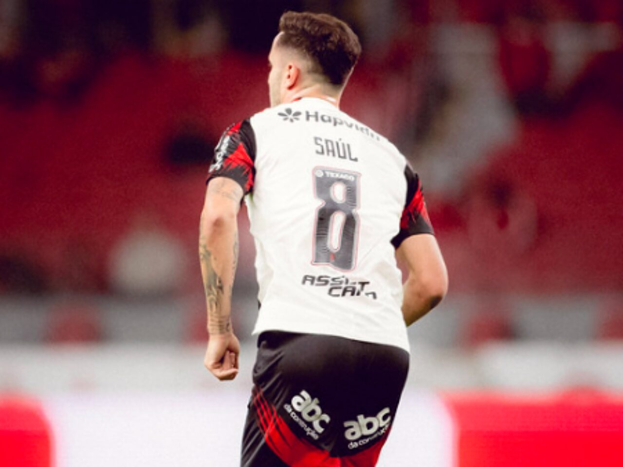 Atuação de Saúl ganha destaque na mídia da Europa após vitória do Flamengo