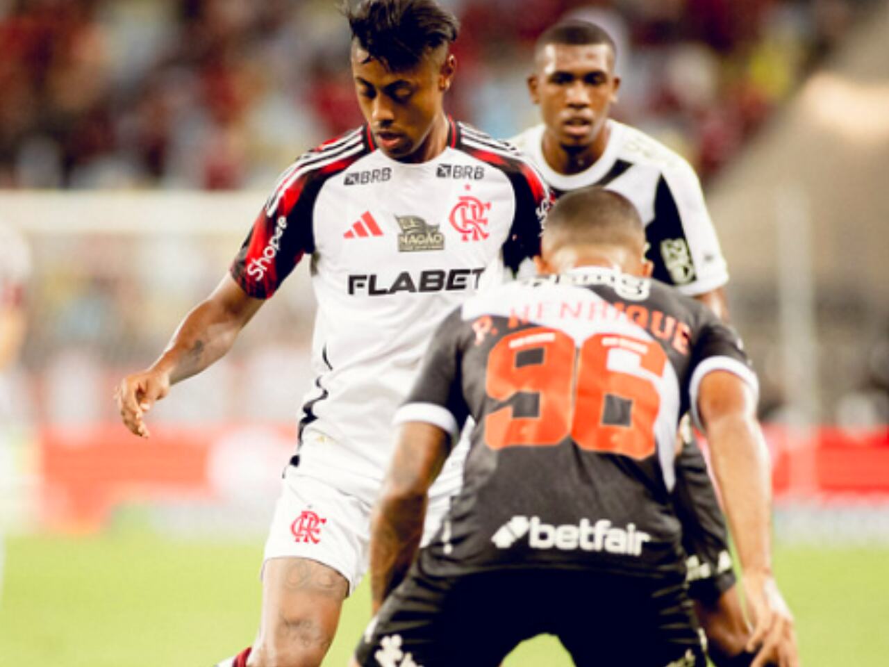 Comparação absurda entre Flamengo e Vasco viraliza nas redes sociais