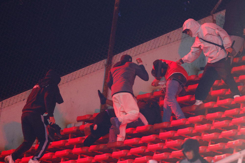 Conmebol promete ‘máxima firmeza’ e condena violência em jogo da Sul-Americana entre Independiente e La U