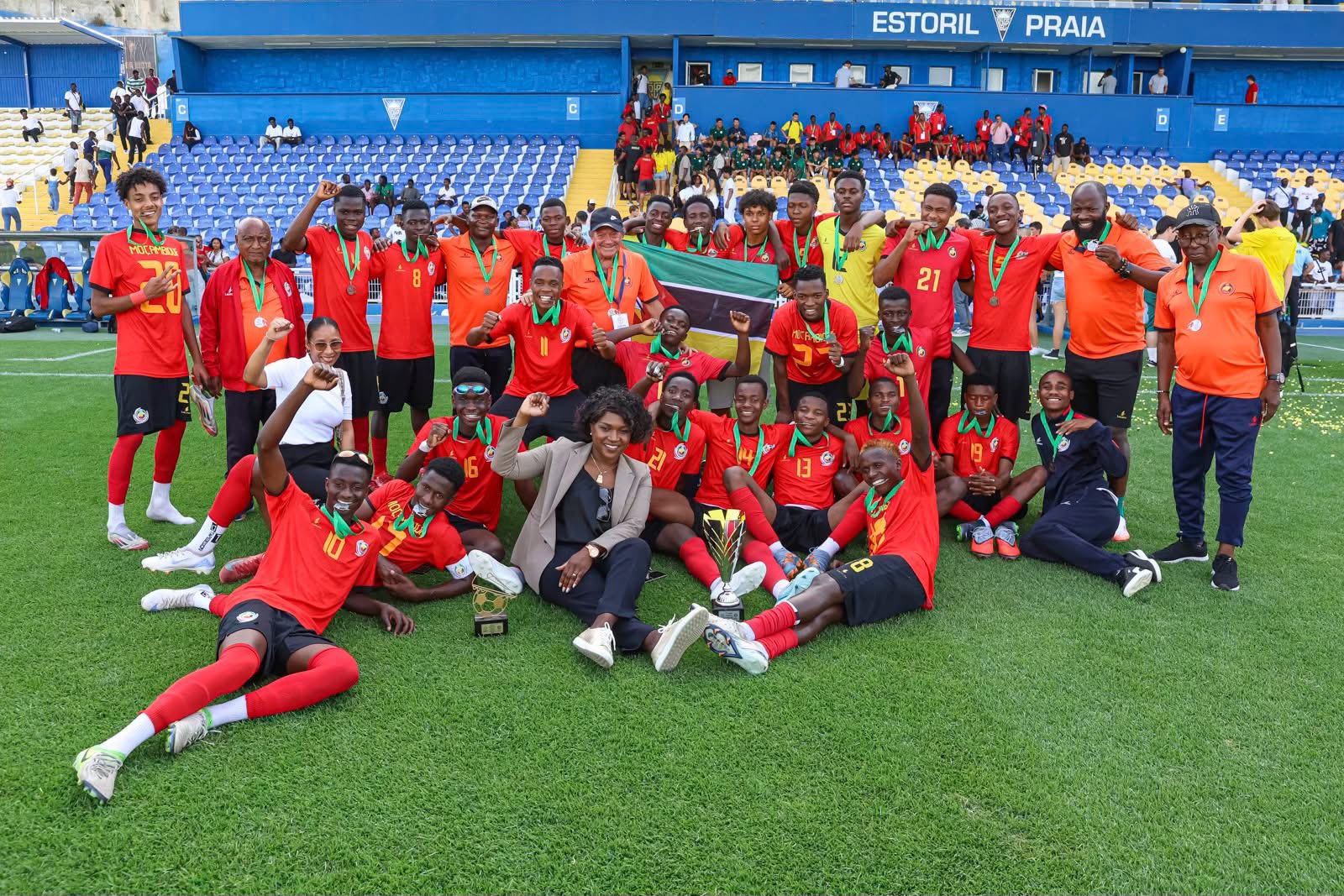 Feizal Sidat felicita “Mambinhas” pela conquista do Cascais Luso Cup