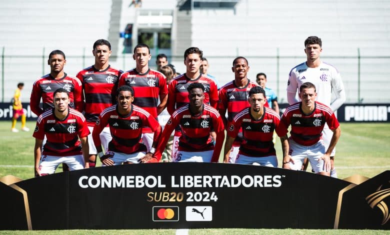 Flamengo libera goleiro para acertar com clube português