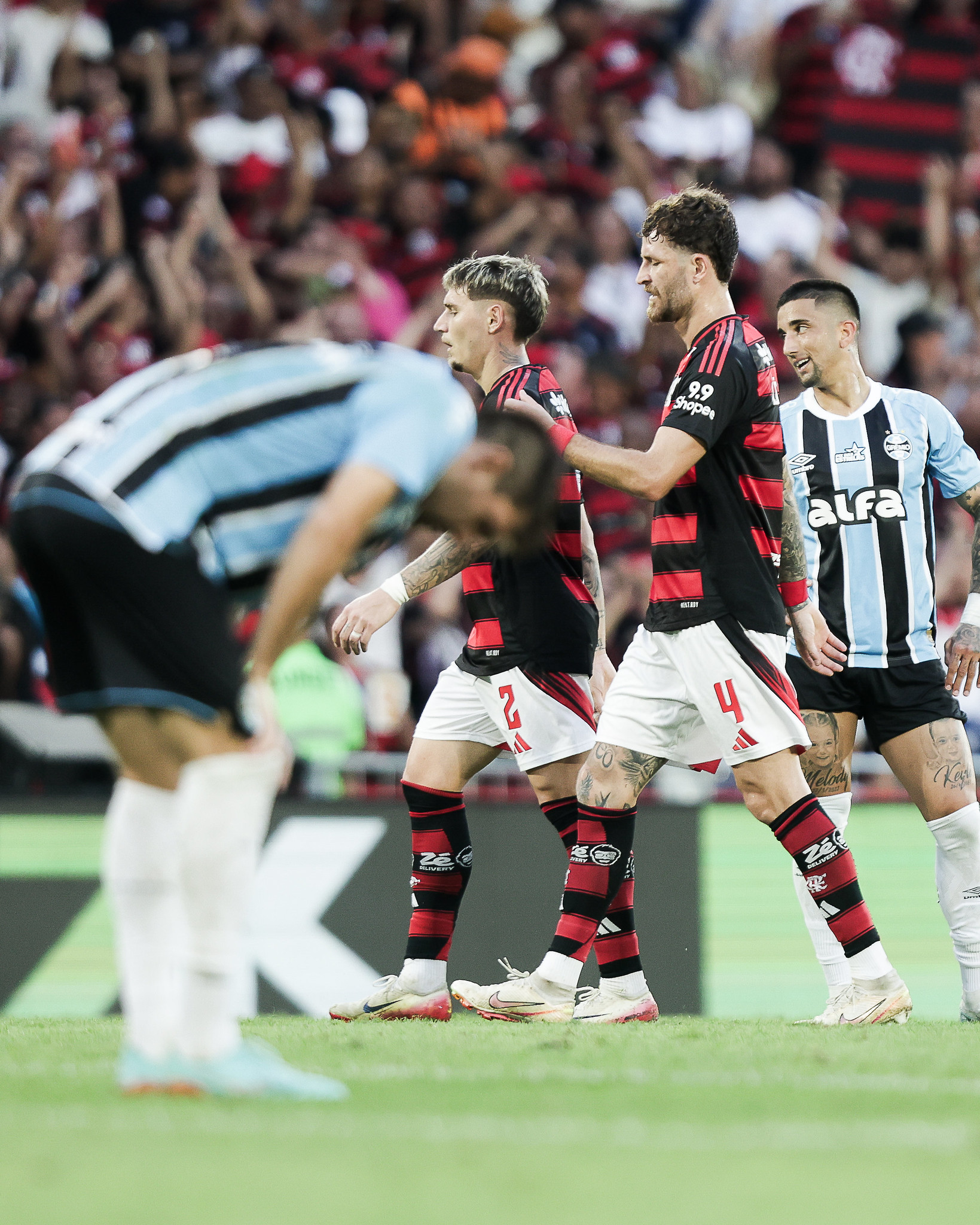 Flamengo vacila e Dé, o Aranha, solta o verbo no empate com o Grêmio no Maracanã