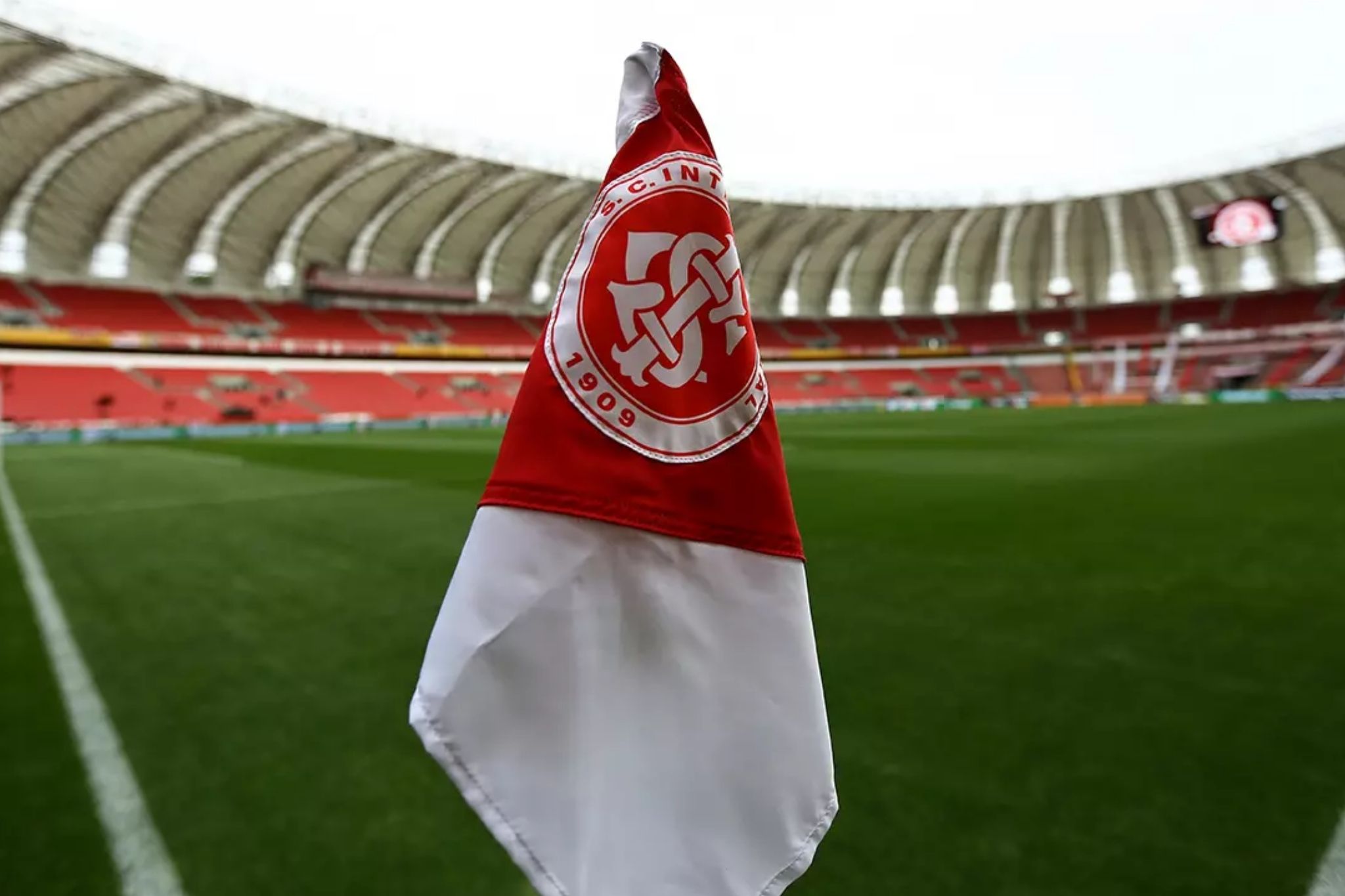 Internacional toma atitude importante com funcionários responsáveis por papel picado
