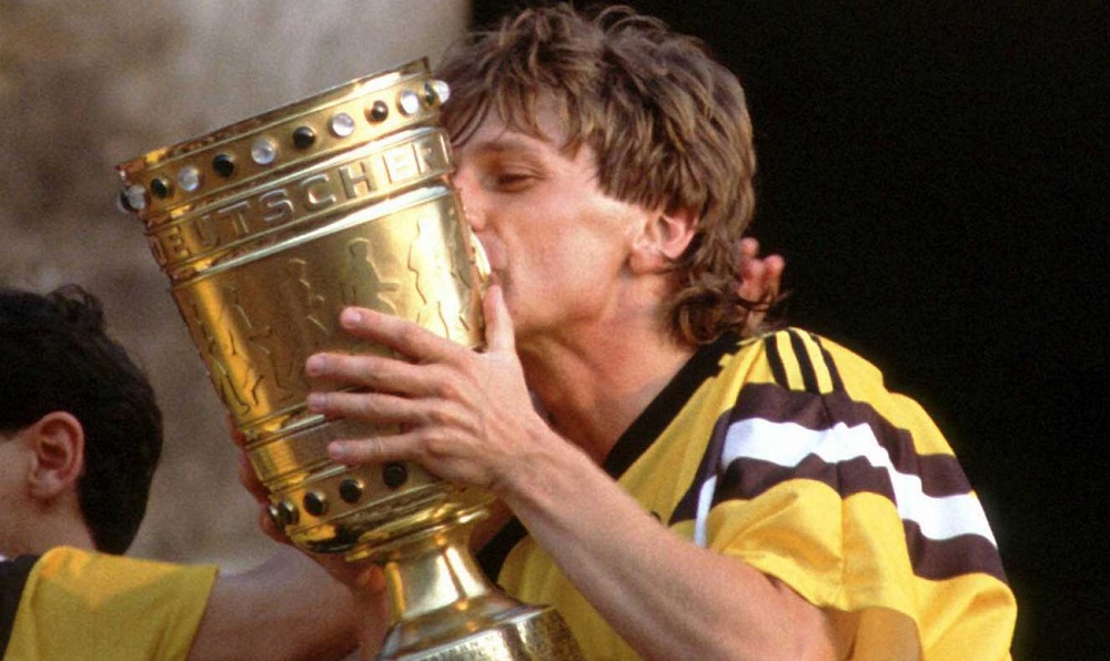 Morre ex-jogador alemão Frank Mill, campeão do mundo em 1990