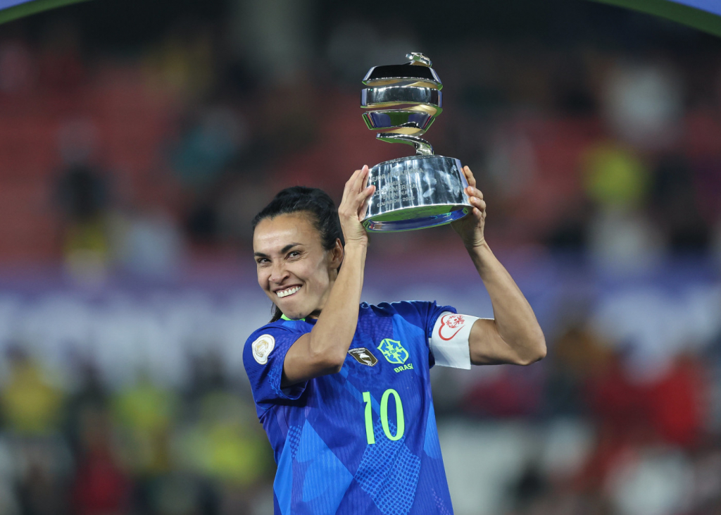 Personagem da final da Copa América feminina, Marta faz golaço, perde pênalti, reza e termina coroada