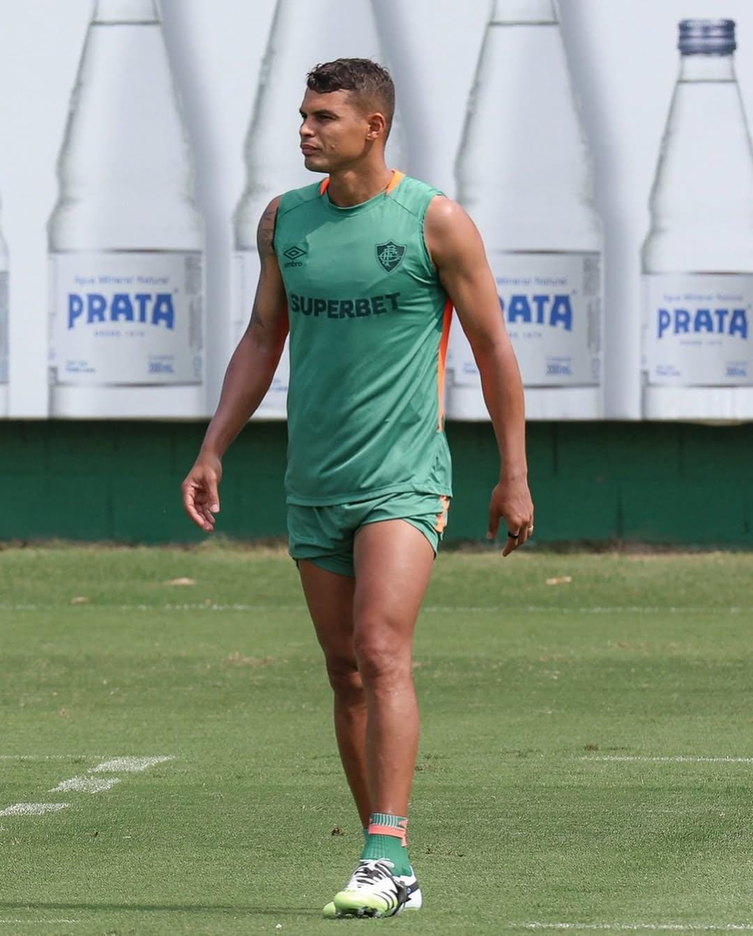 Thiago Silva volta a treinar no Fluminense e anima torcida tricolor