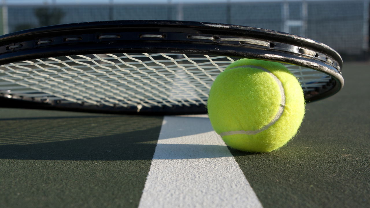 US Open 2025 serve nuggets de R$ 500 e drinks em taça de bola de tênis