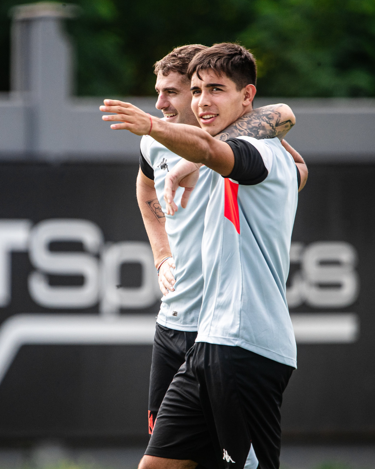 Juan Sforza junto com Vegetti em treinamento do Vasco