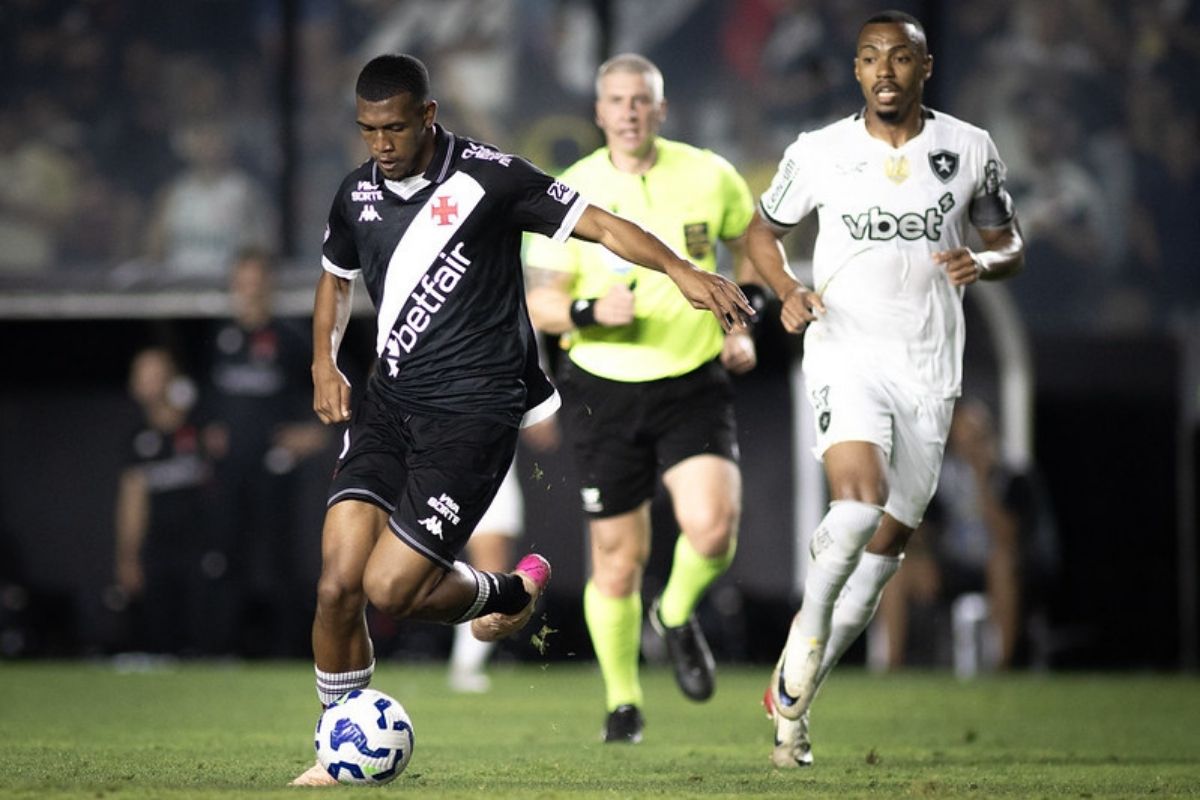 Vídeo flagra discussão acalorada entre jogadores de Vasco e Botafogo; veja
