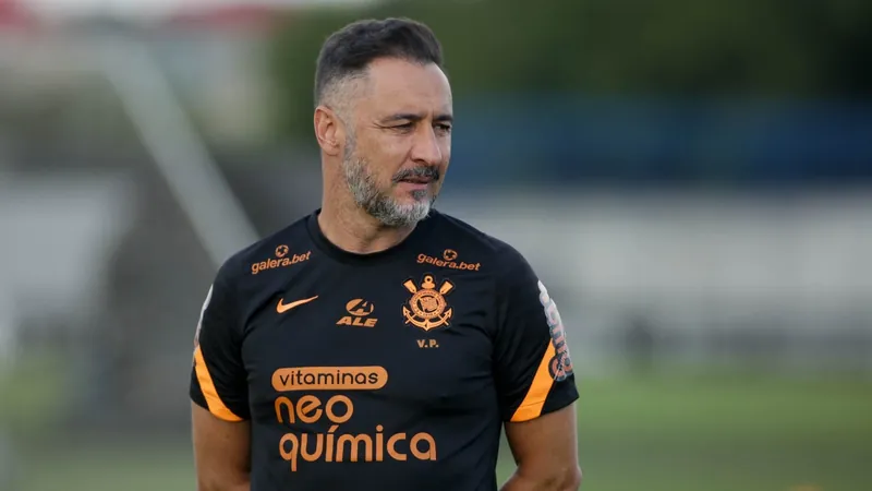Vitor Pereira recorda passagens por Corinthians e Flamengo: ‘Se tivesse bola de cristal…’