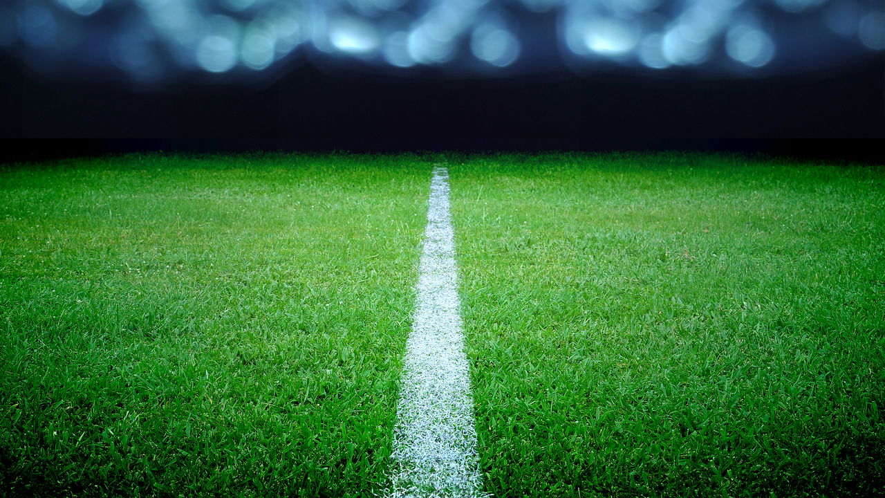 Por que tantos jogadores estão criticando os gramados sintéticos