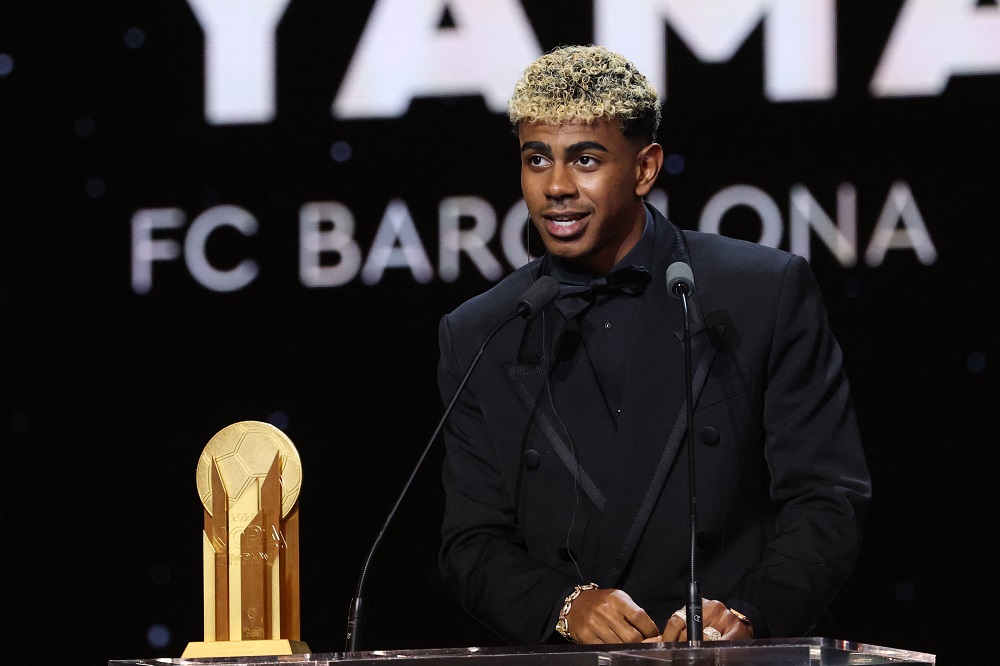 Bola de Ouro 2025: Lamine Yamal leva Troféu Kopa de melhor jogador jovem