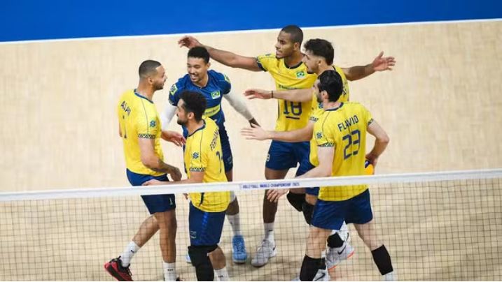 Brasil passa sufoco, mas vira contra a China na estreia do Mundial de Vôlei masculino