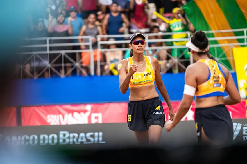 Brasileiras levam bronze no circuito mundial de vôlei