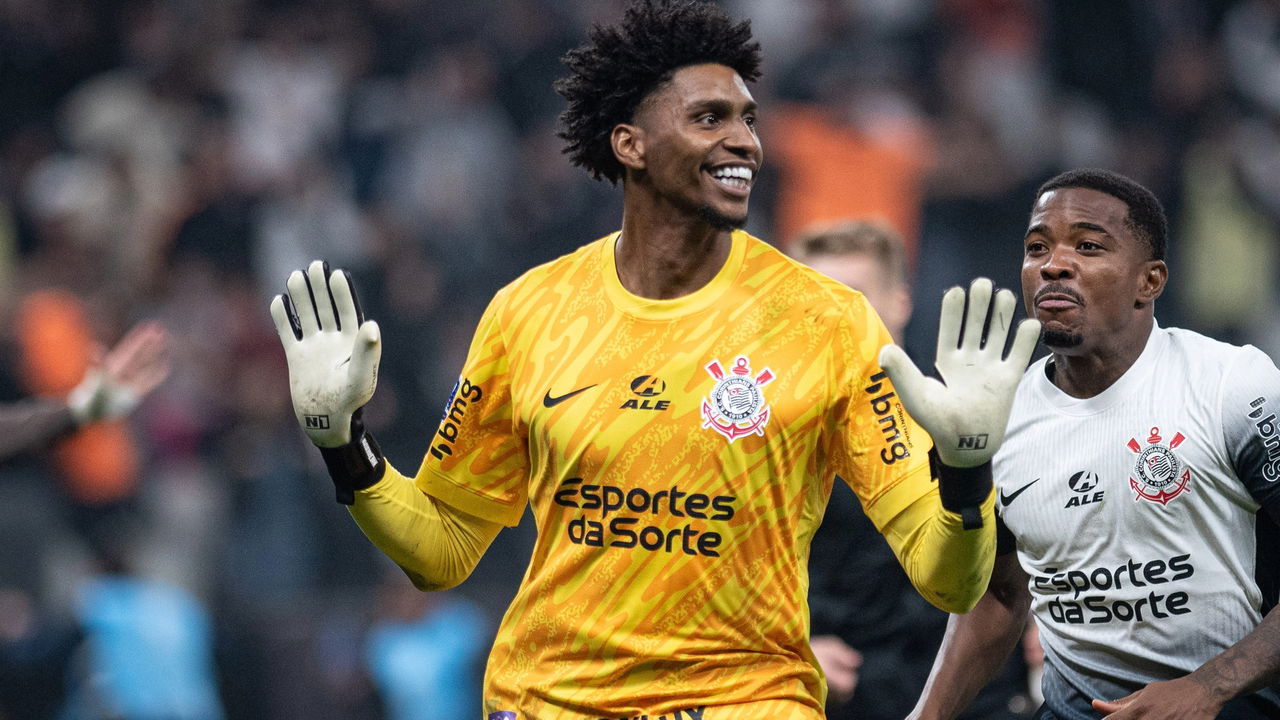Com apoio do Corinthians, Hugo Souza atinge marca expressiva no clube