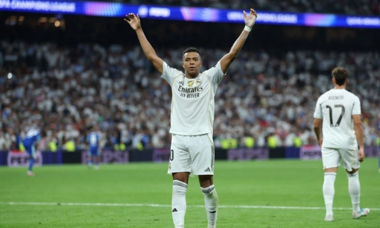 Com um a menos, Real vira jogo com dois gols de pênaltis de Mbappé e vence Olympique na Champion League