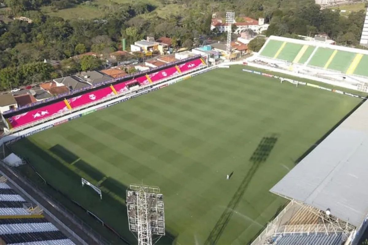 Estádio de clube do Brasileirão começa a ser demolido