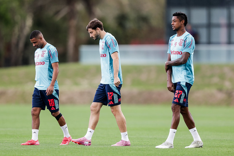 Filipe Luís ainda tem dúvidas na escalação para enfrentar o Juventude