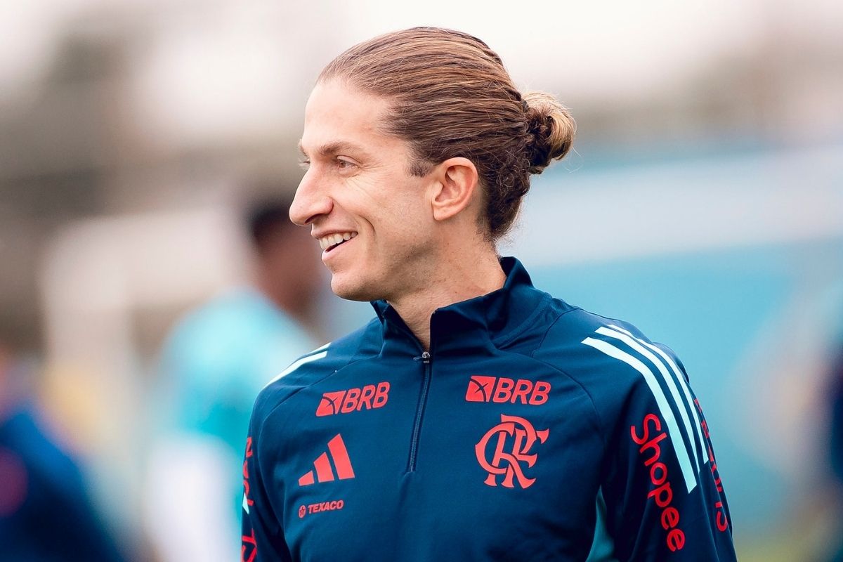 Filipe Luís alcança marca histórica no Flamengo e surpreende torcida