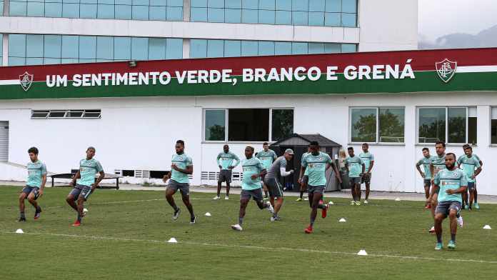 Fluminense retoma treinos e foca em virada histórica na Copa do Brasil