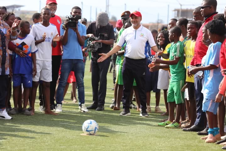 Formação em Maputo agraciada com mil bolas