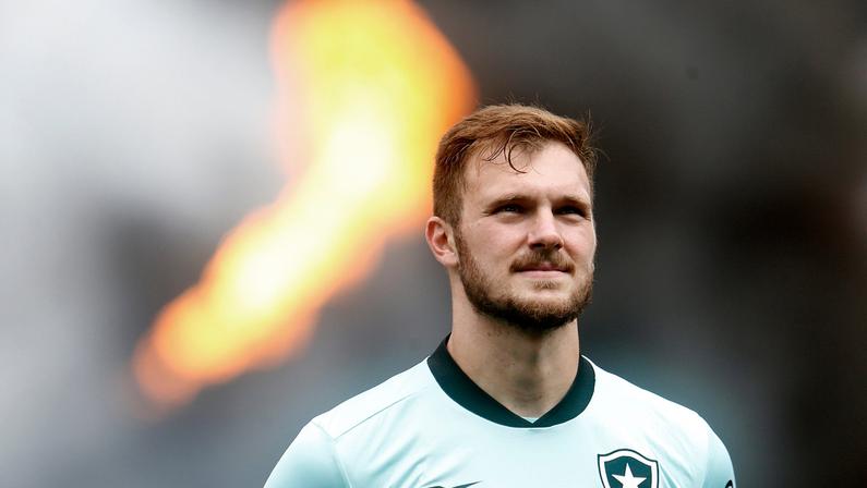 Lucas Perri processa SAF do Botafogo e cobra mais de R$ 2,8 milhões