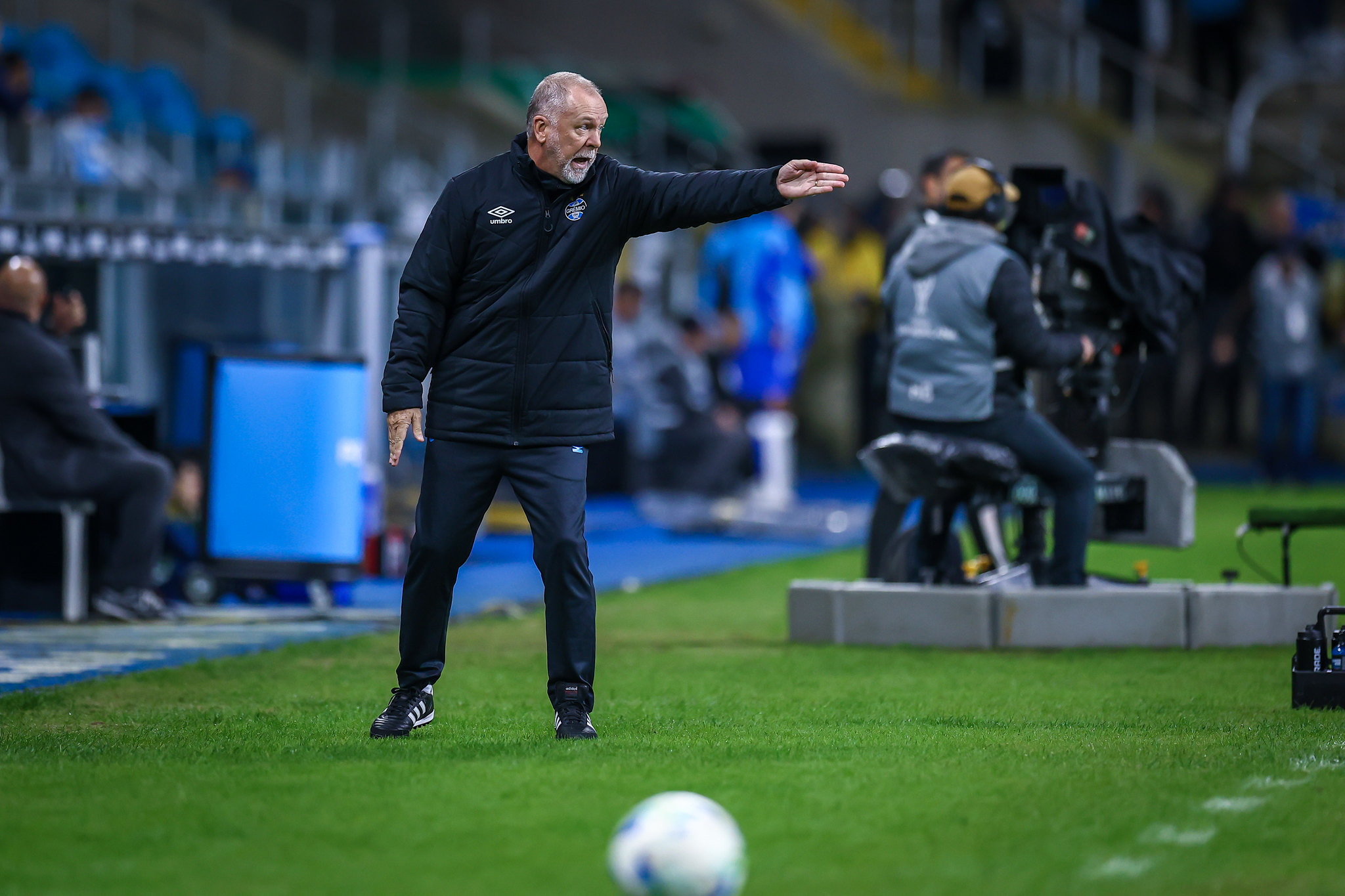 Mano Menezes vai continuar no Grêmio?