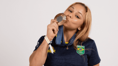 Medalhista olímpica assume romance com filho de ídolo do Botafogo
