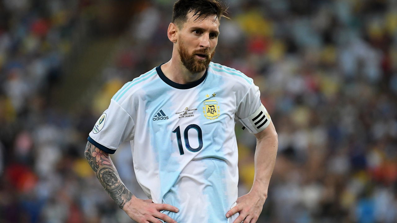 Messi emociona o Monumental com dois gols em possível despedida das Eliminatórias