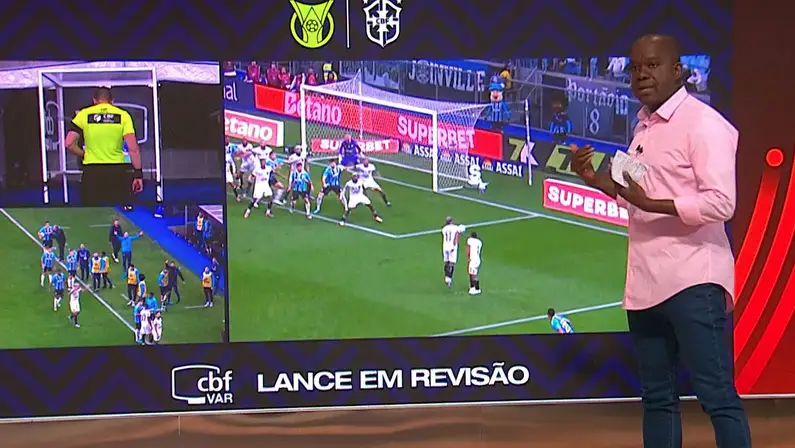 PC Oliveira diz que pênalti de Matheus Martins em Grêmio x Botafogo foi bem marcado