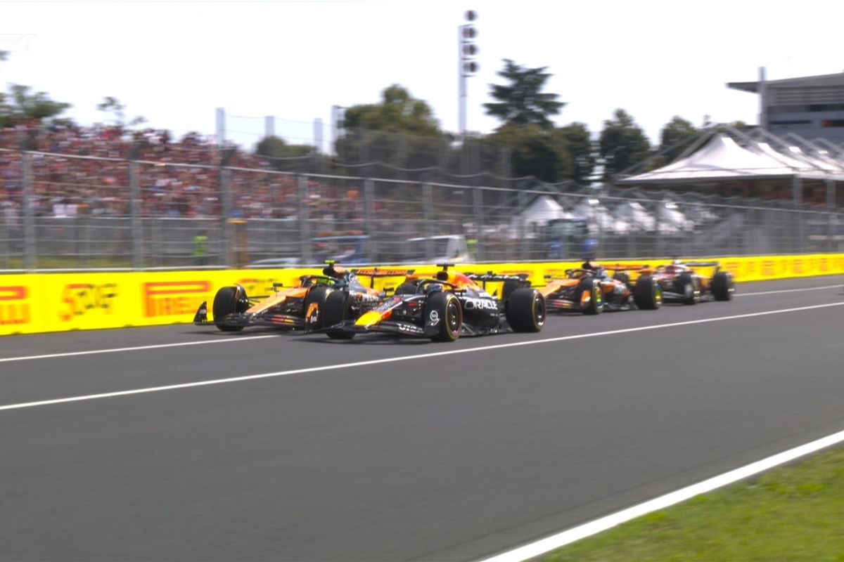 Verstappen, Norris e Piastri na disputa