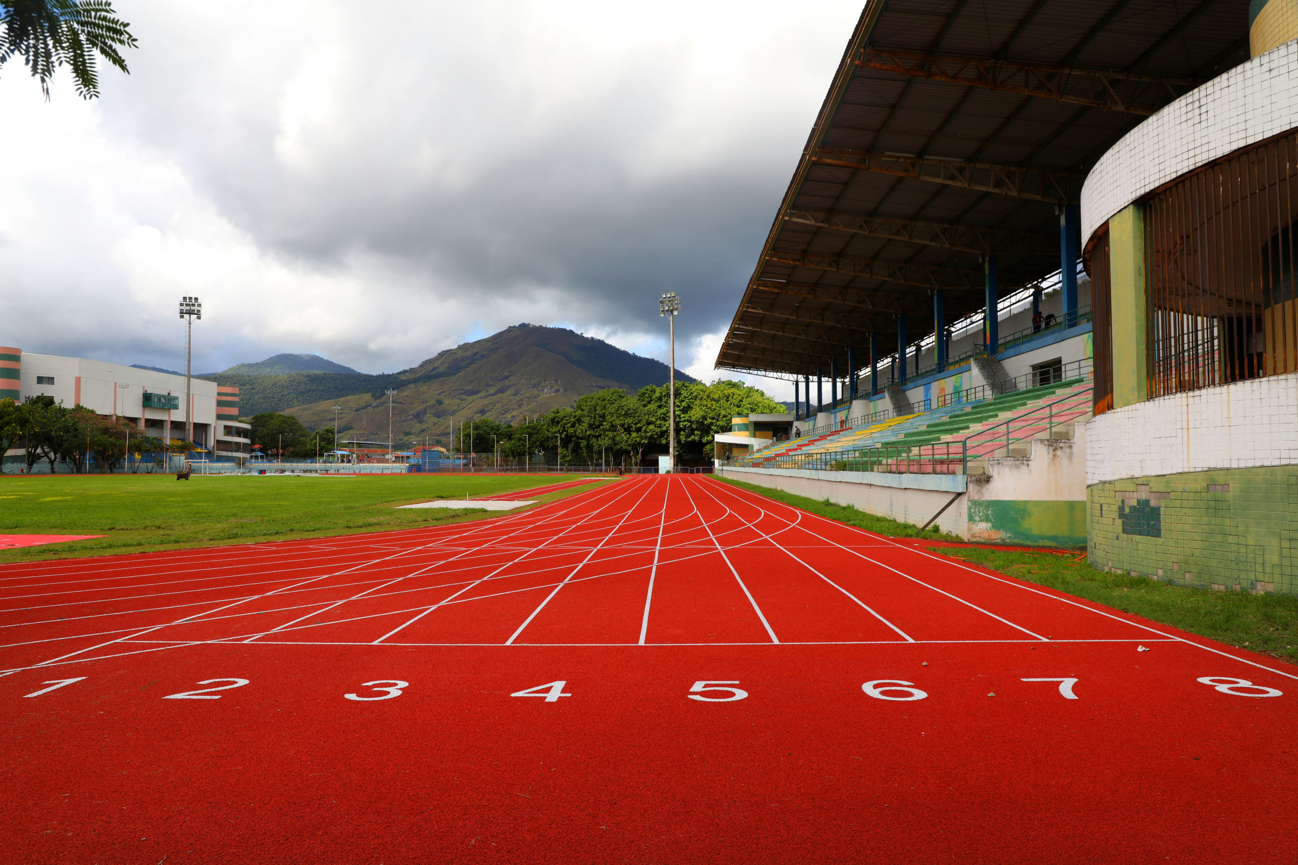 Prata e emoção: Alison dos Santos renasce no Mundial de Atletismo