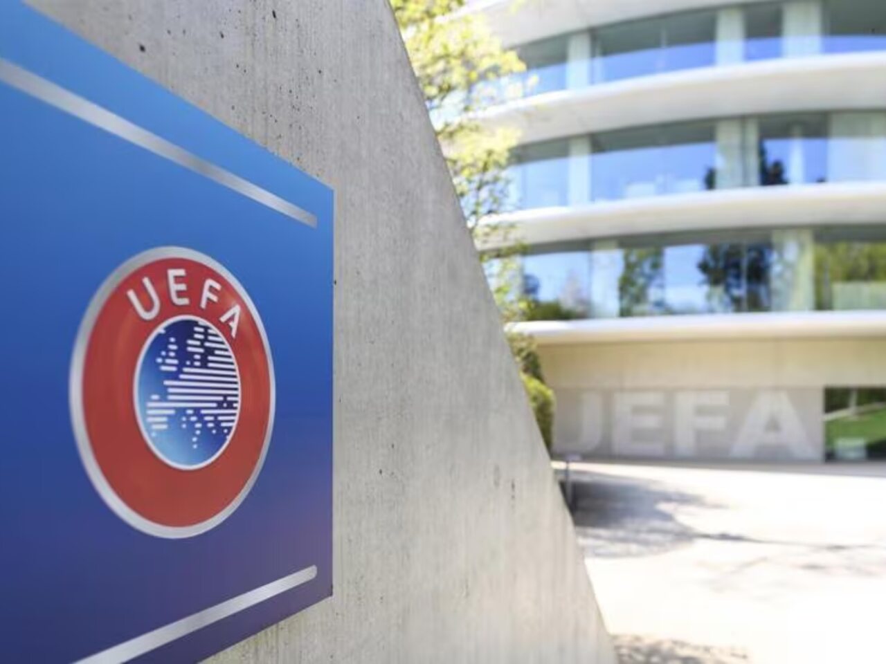 UEFA pode retirar pais de suas competições