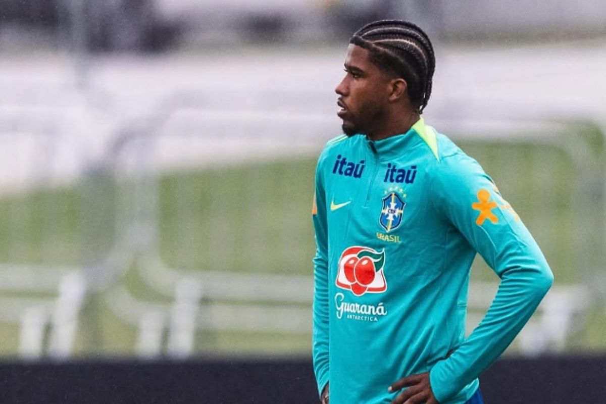 Volante ex-Vasco recusa salário cinco vezes maior e prioriza a Premier League