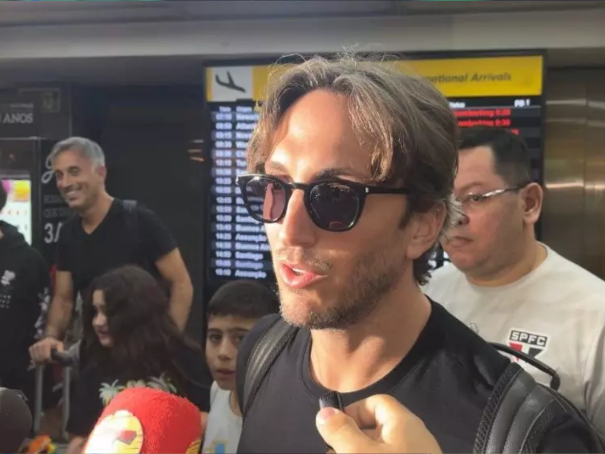 Zubeldía, do Fluminense, é processado por clube do exterior