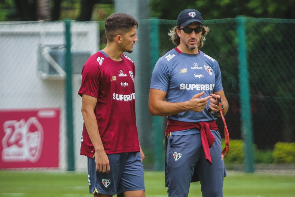 Zubeldía perto do Fluminense: quem é o técnico e como joga
