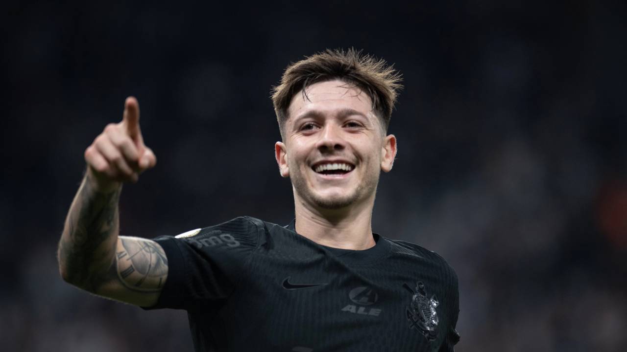 Após lesão, retorno de jogador pode reativar trio vencedor no Corinthians