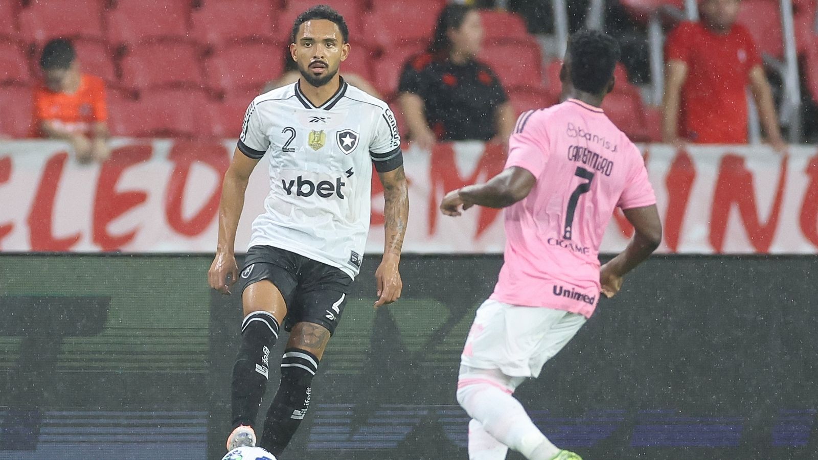 Botafogo é dominado pelo Internacional no Beira-Rio e perde por 2 a 0
