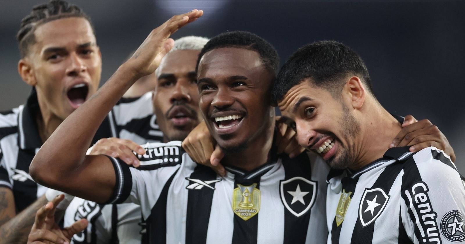 Botafogo vence o Bahia em casa e entra no G4 do Brasileirão