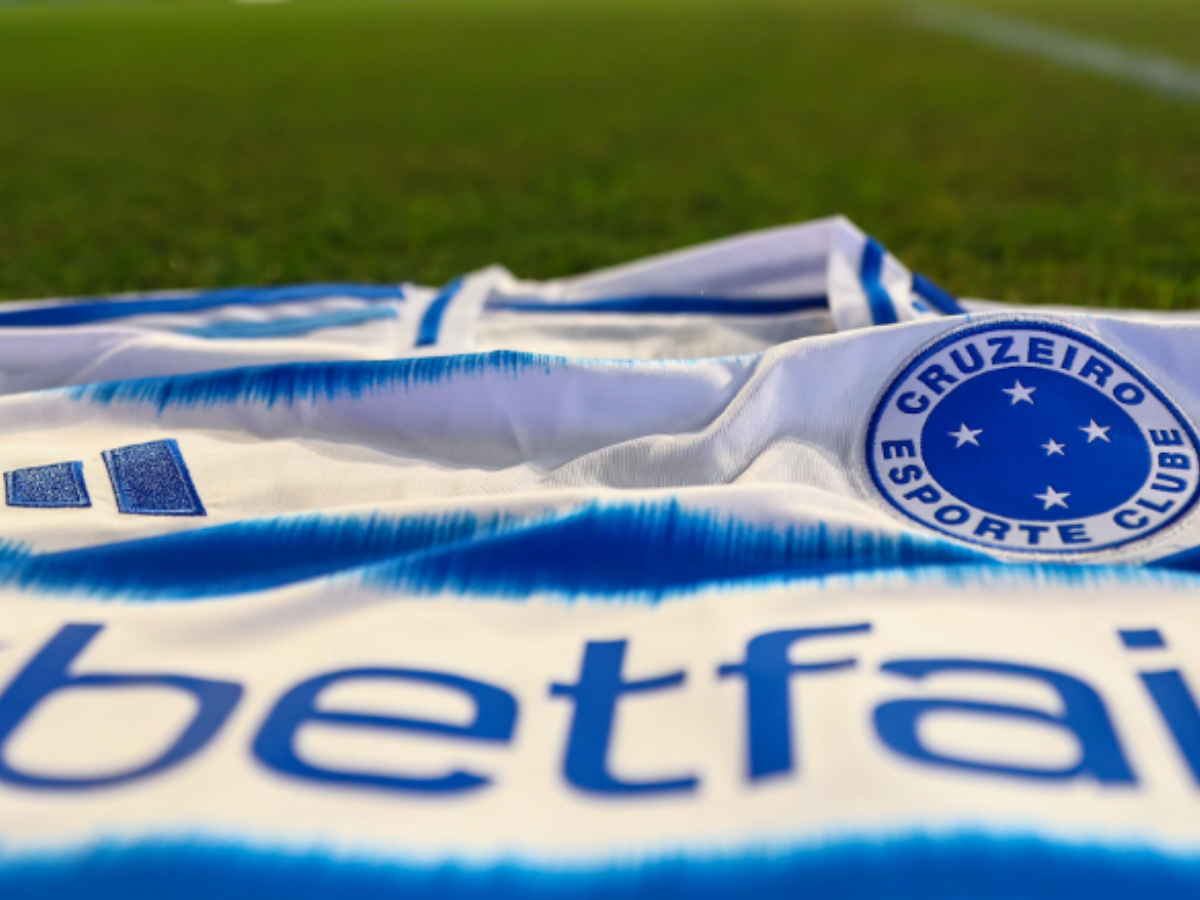 Cruzeiro corre contra o tempo para assinar com meia