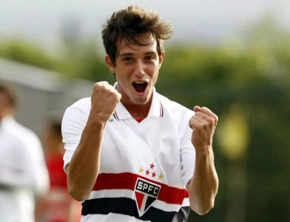 Ex-promessa que foi chamada de “novo Kaká” deixou o futebol aos 27; entenda
