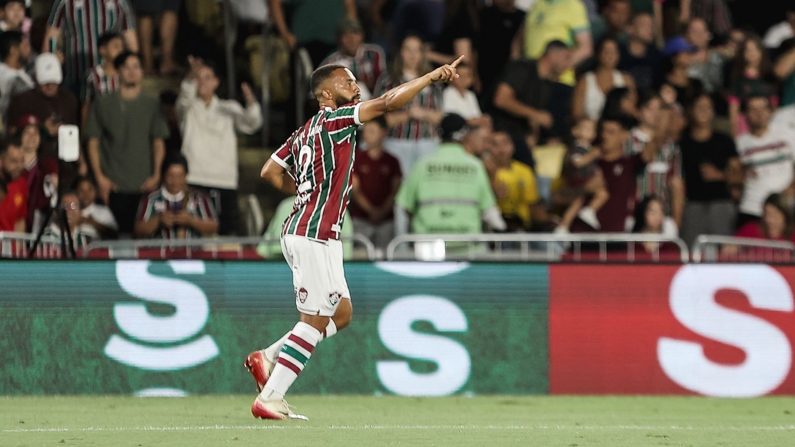 Fluminense bate Atlético-MG por 3 a 0 e se aproxima do G-6 do Brasileirão