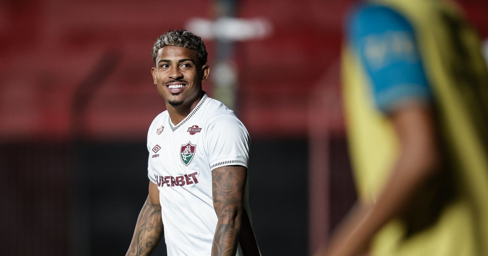 John Kennedy marca após 17 meses, renasce no Fluminense e ganha moral com Zubeldía