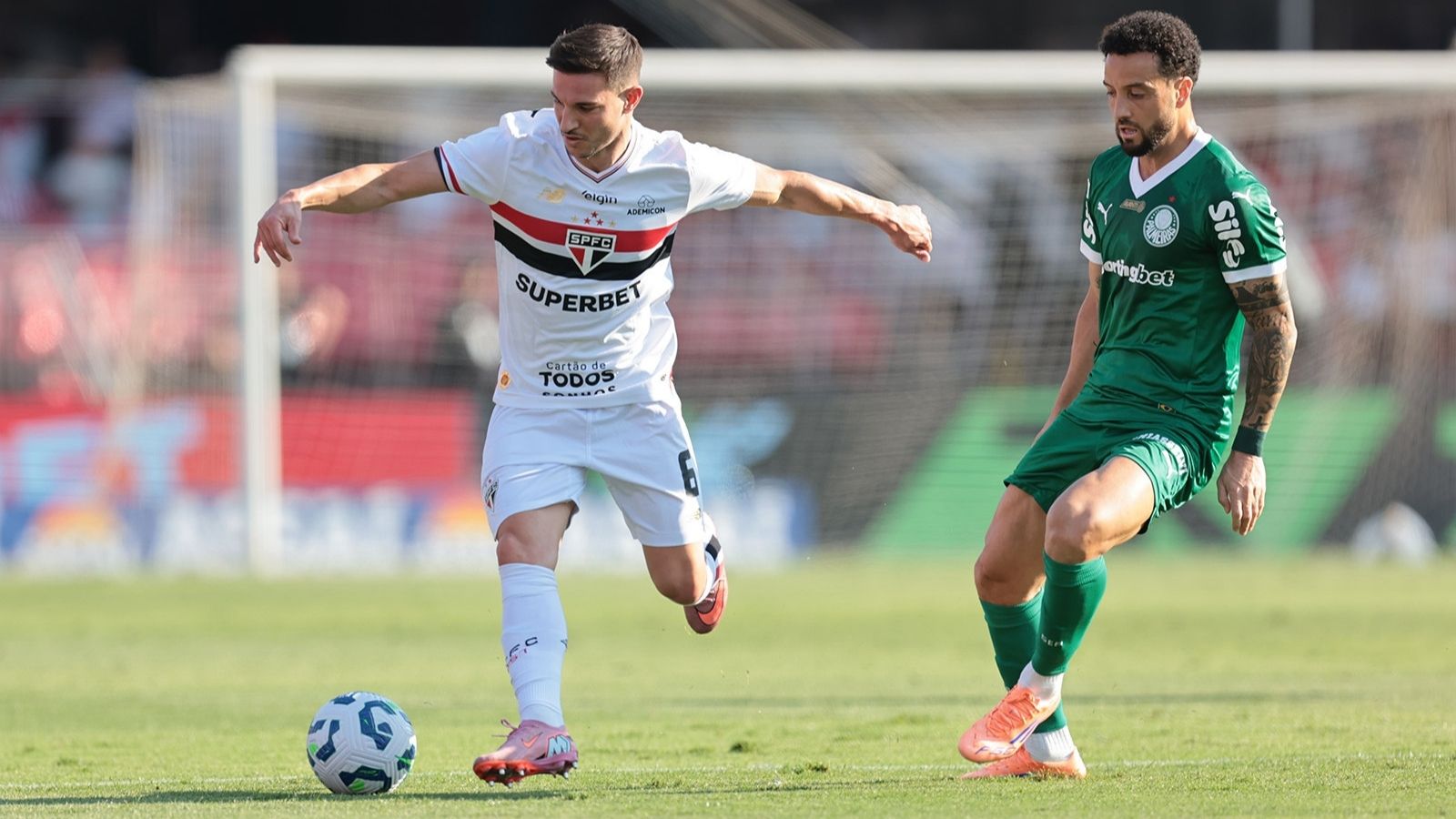 O que disse o VAR? Torcedores se surpreendem com áudio em São Paulo x Palmeiras