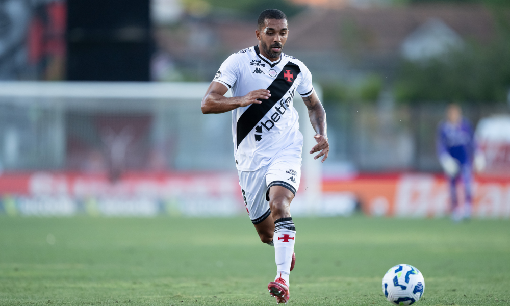 Paulo Henrique, do Vasco, é convocado por Ancelotti para a seleção na vaga de Wesley