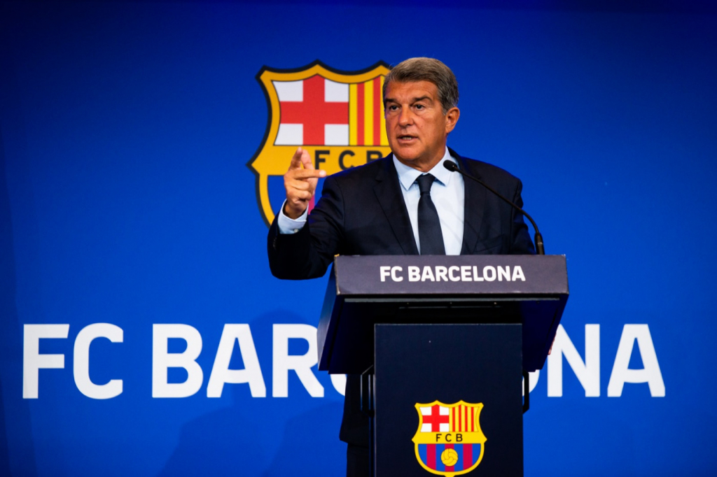 Presidente do Barcelona admite mágoa e quer homenagem a Messi: ‘Tributo que ele merece’