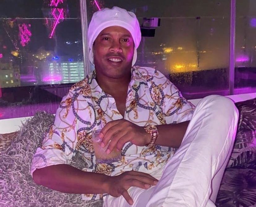 Ronaldinho Gaúcho tirando onda em Dubai