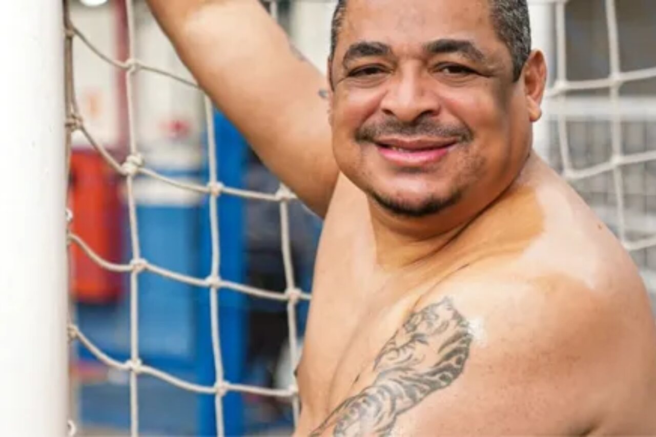 Vampeta, ídolo do Corinthians, anuncia ensaio fotográfico inusitado